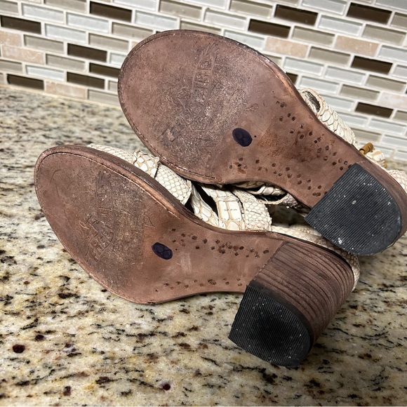 Freebird Claw Sandal Block Heel in White Snake Size 6 - Picture 10 of 13